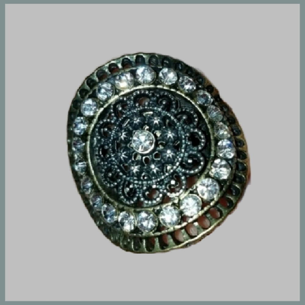 Rhinestone and Copper Tone Stretch Statement Ring. - Picture 4 of 6